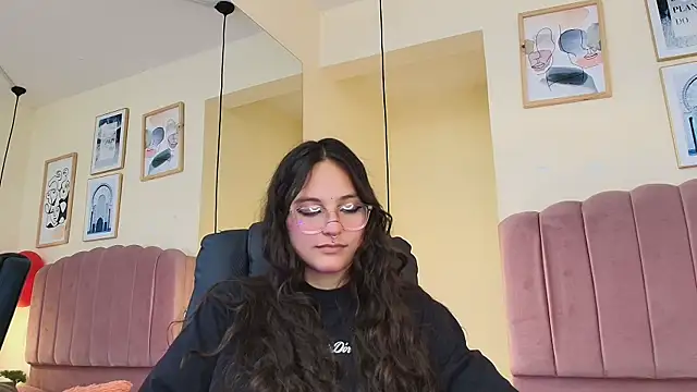 Snapshot of Hanabie_ chatting on 02.22.26 Hanabie online show from 02.22.26