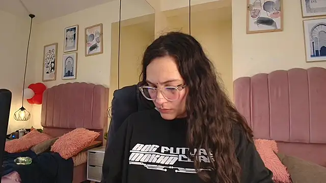 Snapshot of Hanabie_ chatting on 02.25.26 Hanabie online show from 02.25.26