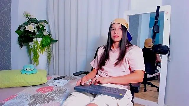 ViictoriiaSaenz online show from 04.24.26