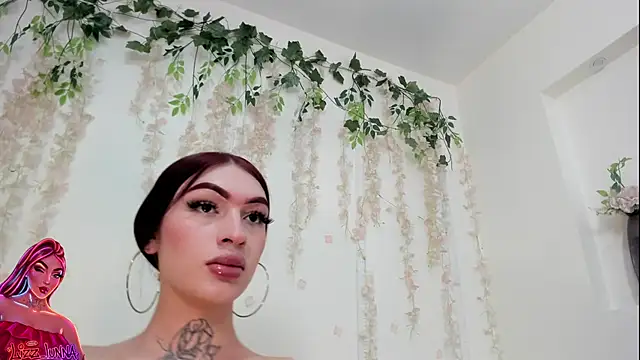 Snapshot of lizz_lunna chatting on 07.17.26 lizz lunna online show from 07.17.26