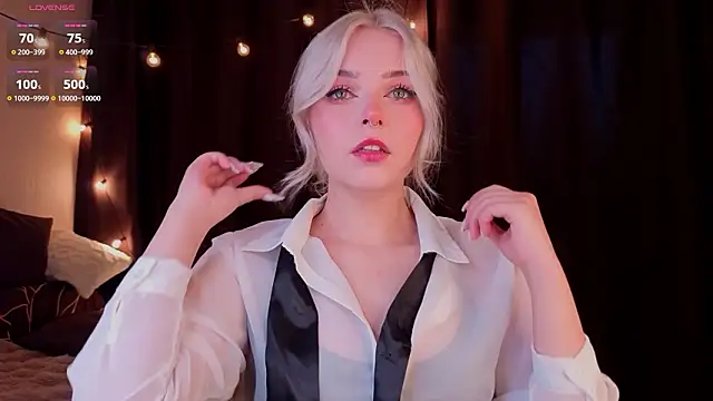 ShyniAlice online show from 02.03.26