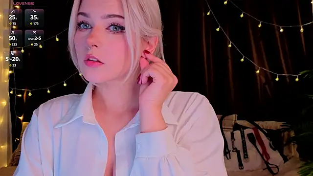 ShyniAlice online show from 04.25.26