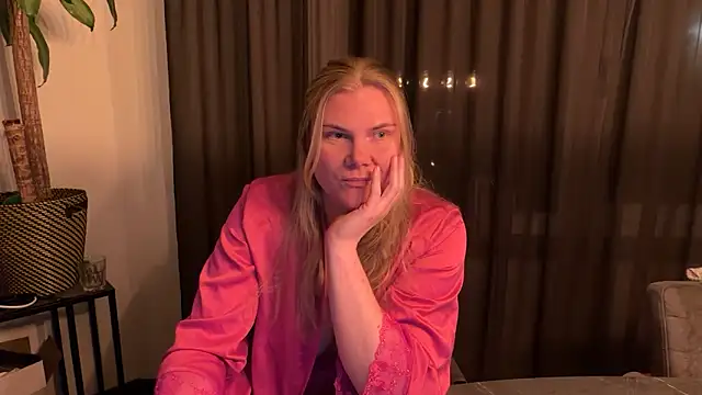 SexyBlondJoanna online show from 03.10.26