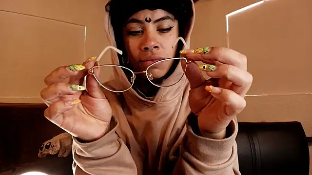 Canela Osada  online show from 02.05.26