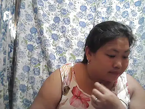 Snapshot of pinay_rose14 chatting on 04.10.26 pinay rose14 online show from 04.10.26