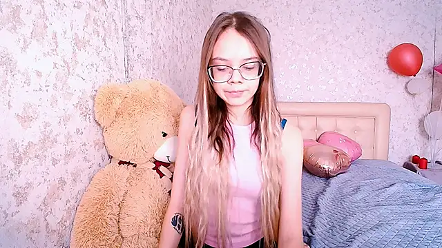 Snapshot of LolliStrawberry chatting on 03.07.26 LolliStrawberry online show from 03.07.26