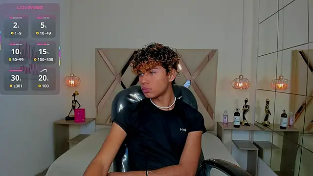Snapshot of Anyelo_Twink chatting on 05.28.26 Anyelo Twink online show from 05.28.26