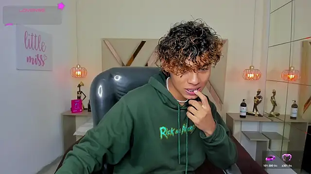 Snapshot of Anyelo_Twink chatting on 06.18.26 Anyelo Twink online show from 06.18.26