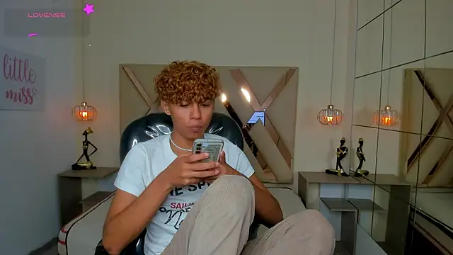 Snapshot of Anyelo_Twink chatting on 07.10.26 Anyelo Twink online show from 07.10.26
