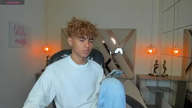 Snapshot of Anyelo_Twink chatting on 07.11.26 Anyelo Twink online show from 07.11.26
