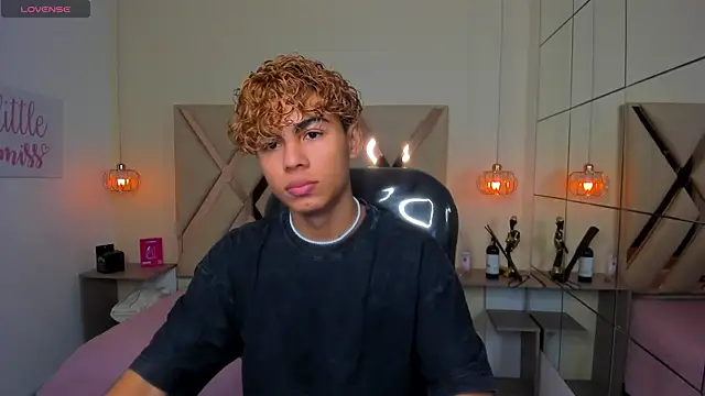 Snapshot of Anyelo_Twink chatting on 07.31.26 Anyelo Twink online show from 07.31.26