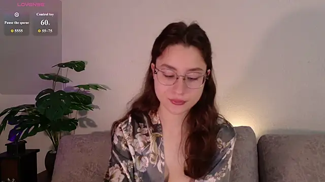 Snapshot of classy____ chatting on 06.21.26 classy online show from 06.21.26