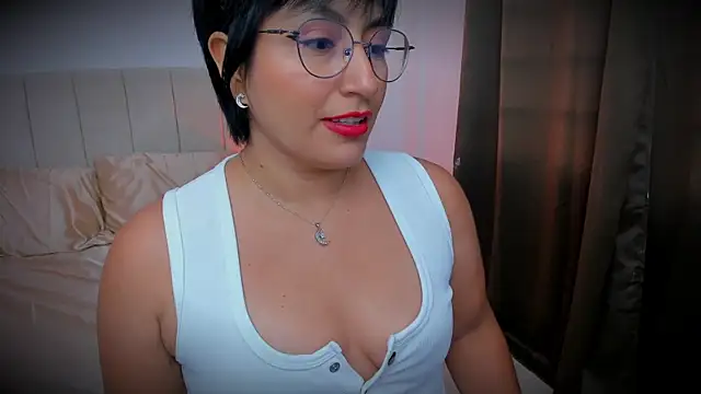 Snapshot of nathy_bush chatting on 03.25.26 nathy bush online show from 03.25.26