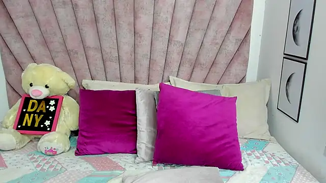 danibellucii  online show from 03.01.26