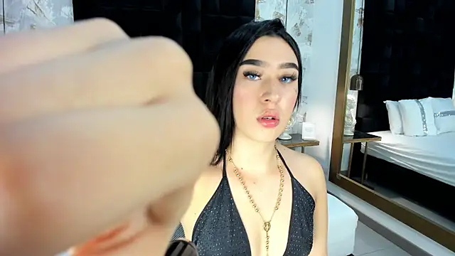 emily clarkk  online show from 02.23.26