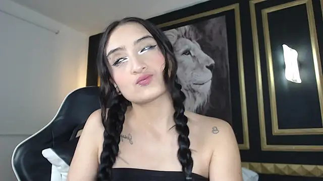 emma hiltonn  online show from 02.11.26