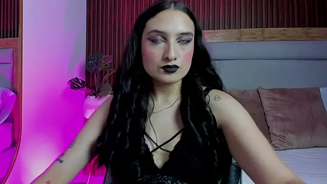 emma hiltonn  online show from 04.28.26