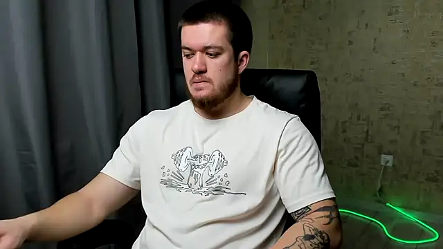 Snapshot of Well_boy chatting on 02.05.26 Well boy online show from 02.05.26