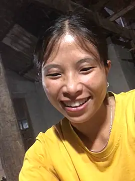 Snapshot of sun-shii chatting on 05.16.26 sun-shii online show from 05.16.26