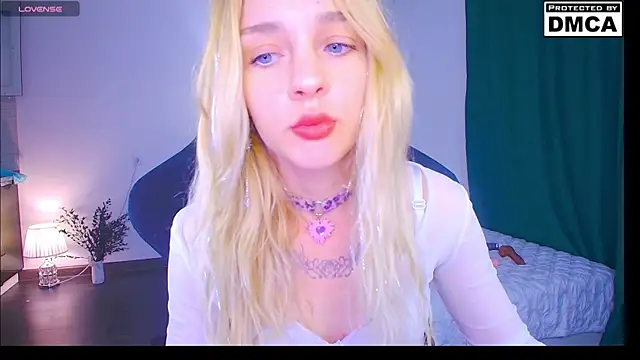 sailormoon666  online show from 07.12.26