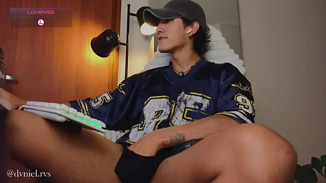 Snapshot of emilio_rivs chatting on 06.18.26 emilio rivs online show from 06.18.26