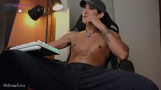 Snapshot of emilio_rivs chatting on 07.18.26 emilio rivs online show from 07.18.26