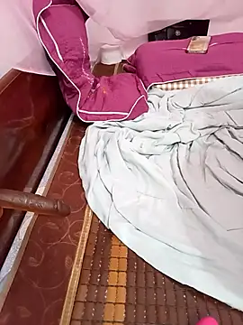 Snapshot of Phoebe-e chatting on 06.15.26 Phoebe-e online show from 06.15.26