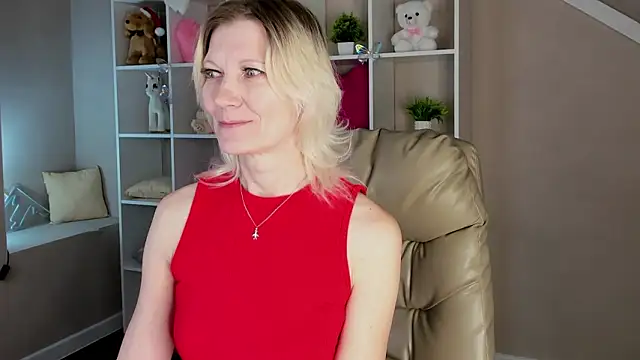 Julie Lucas online show from 03.11.26