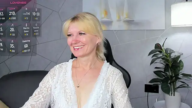 Julie Lucas online show from 07.02.26