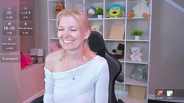 Julie Lucas online show from 07.14.26