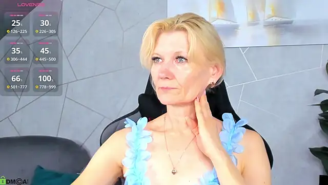 Julie Lucas online show from 08.01.26