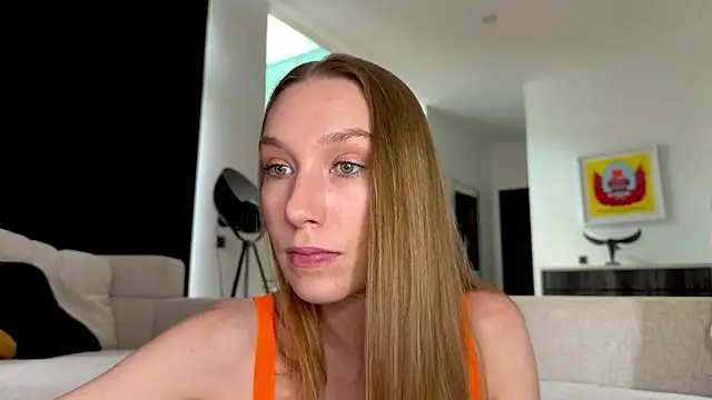 Snapshot of Linaspicee chatting on 02.14.26 Linaspicee online show from 02.14.26