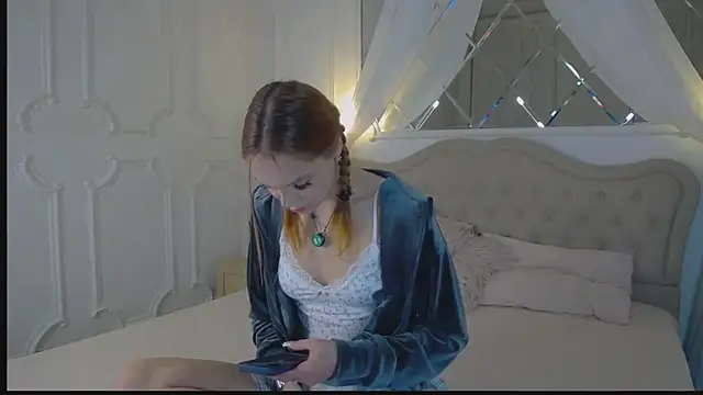 AvaLarson online show from 02.04.26