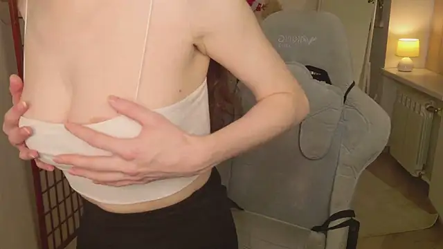 Snapshot of Julies_Lii chatting on 03.08.26 Julies Lii online show from 03.08.26