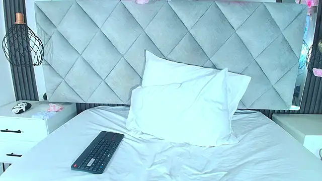Snapshot of Real_virgin_Pussy chatting on 06.03.26 Real virgin Pussy online show from 06.03.26