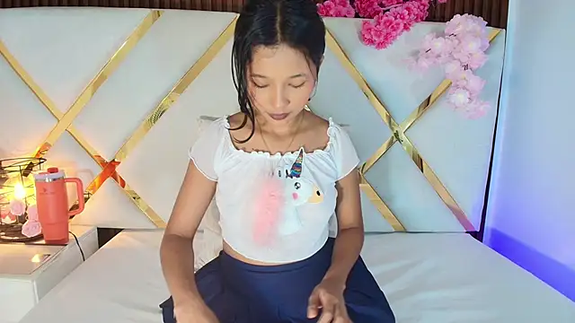 Snapshot of Real_virgin_Pussy chatting on 06.19.26 Real virgin Pussy online show from 06.19.26