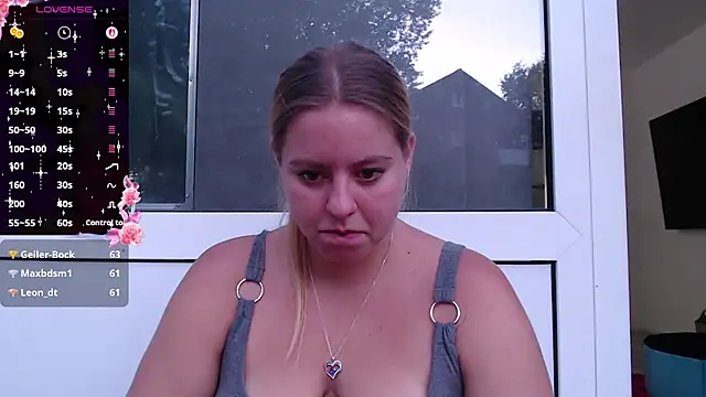 Snapshot of Mia_lou05 chatting on 07.12.26 Mia lou05 online show from 07.12.26