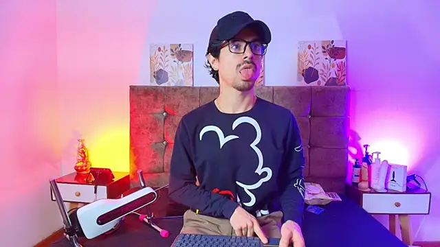 Ethan Briggs  online show from 08.01.26