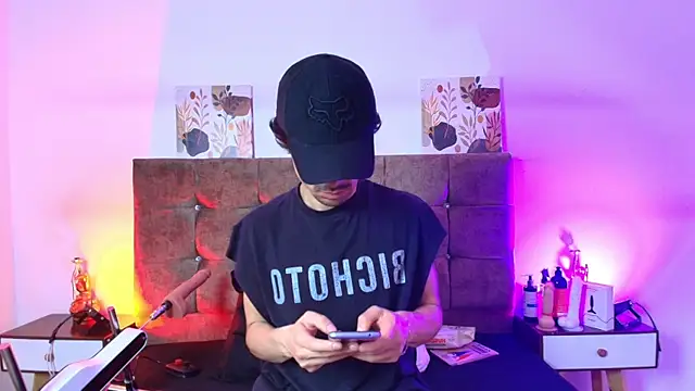 Ethan Briggs  online show from 08.05.26