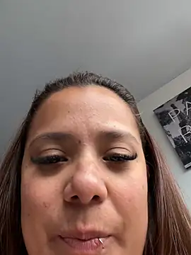 Pretty  Milf online show from 02.20.26