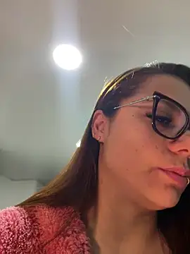 Pretty  Milf online show from 04.29.26
