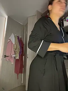 Pretty  Milf online show from 06.11.26