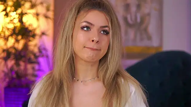 NayaQuinn online show from 02.05.26