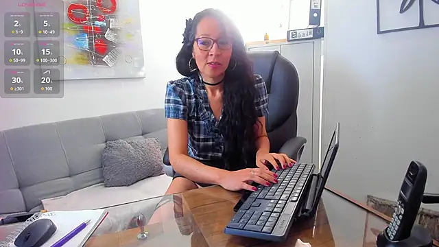 Snapshot of loretta_fraser chatting on 05.15.26 loretta fraser online show from 05.15.26