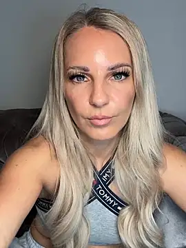 Snapshot of JulieSol chatting on 01.17.26 JulieSol online show from 01.17.26