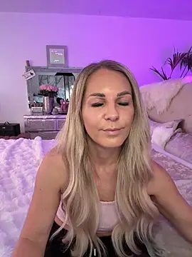 Snapshot of JulieSol chatting on 02.08.26 JulieSol online show from 02.08.26