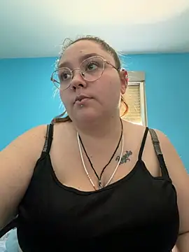 Snapshot of _maracr19_ chatting on 05.18.26 maracr19 online show from 05.18.26