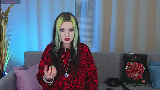 Snapshot of ToxicKittyy chatting on 03.13.26 ToxicKittyy online show from 03.13.26