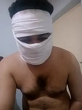 Snapshot of gujjuboysexy123 chatting on 04.28.26 gujjuboysexy123 online show from 04.28.26