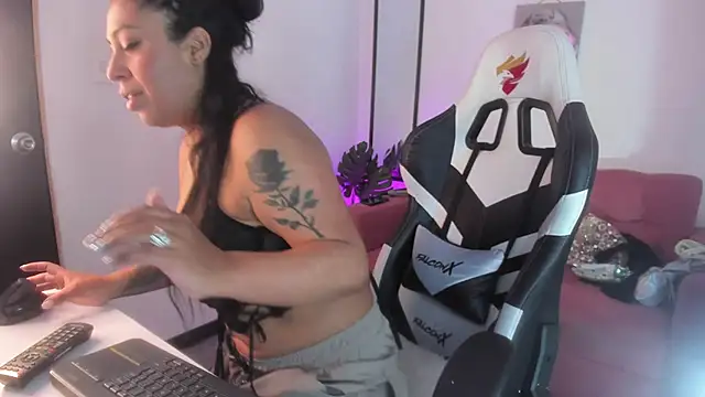 Xiomara as online show from 02.21.26